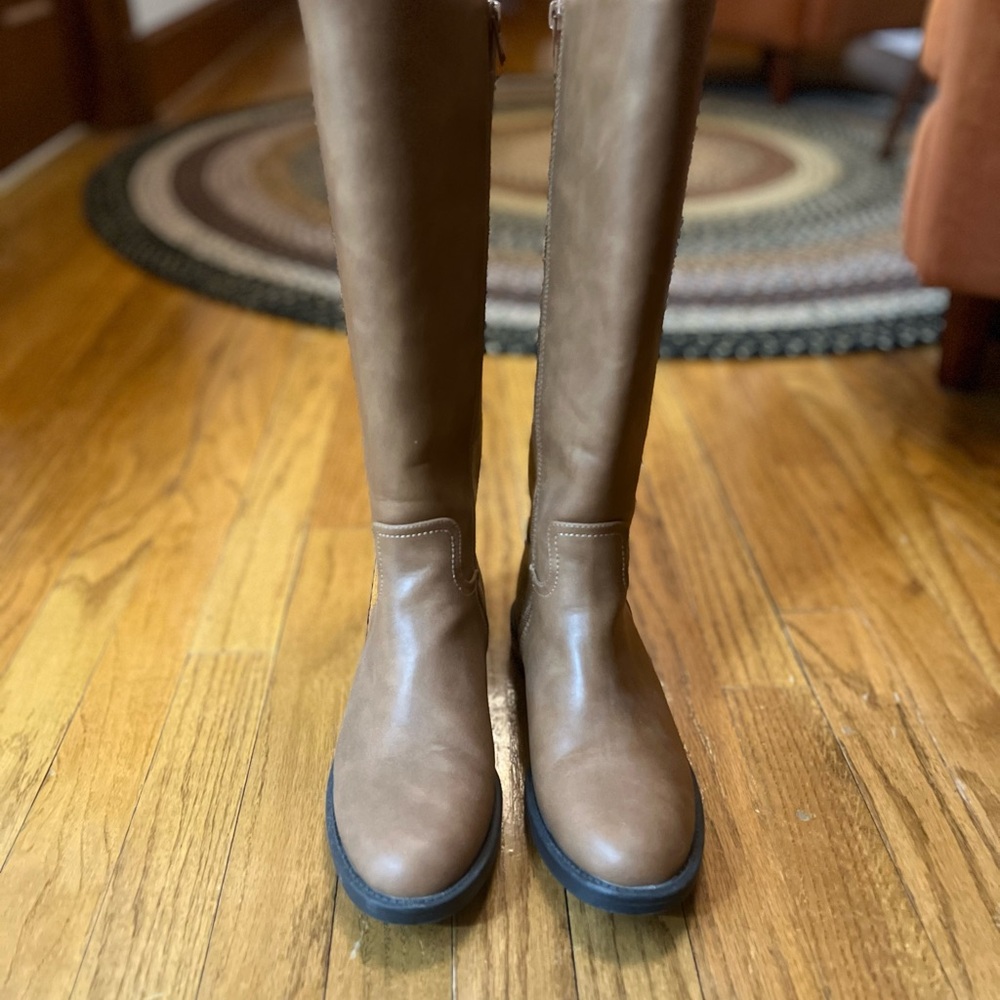 LOFT Brown Heeled Boots Minimalist Design